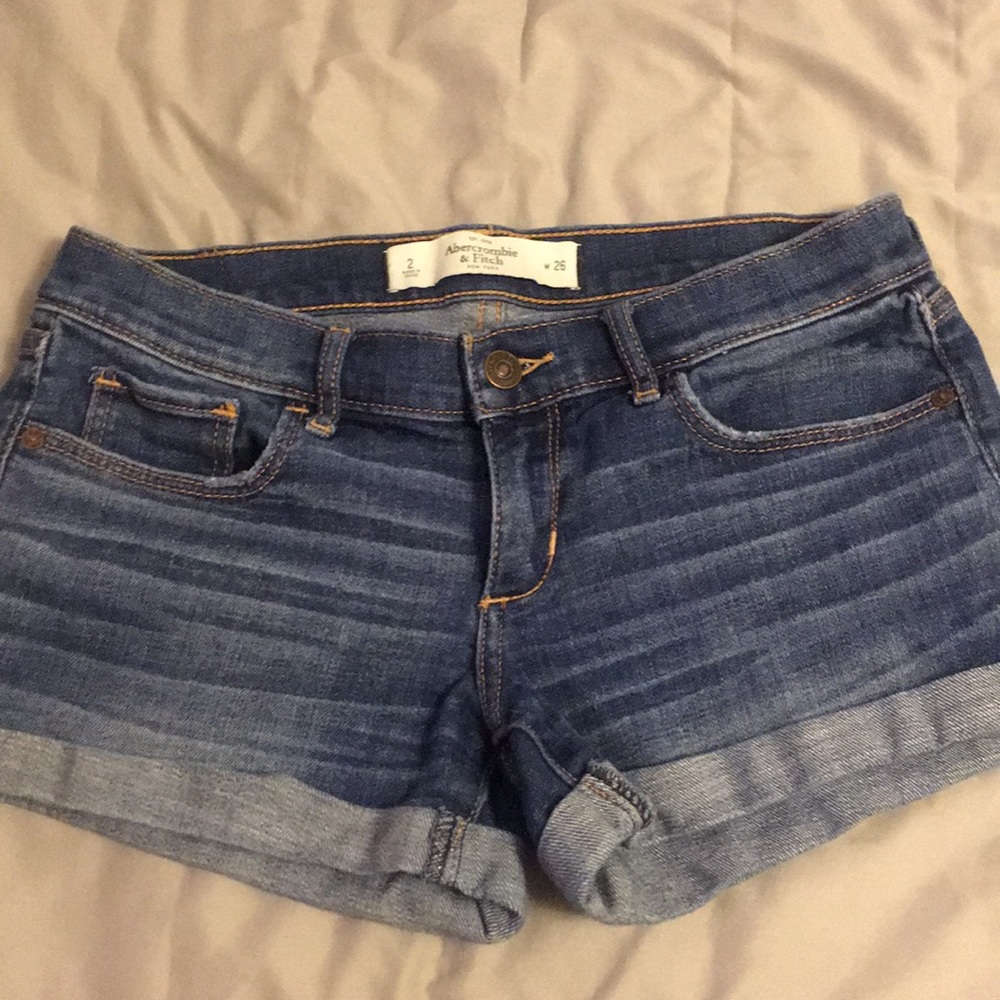 Abercrombie & Fitch low rise shorts🌟
